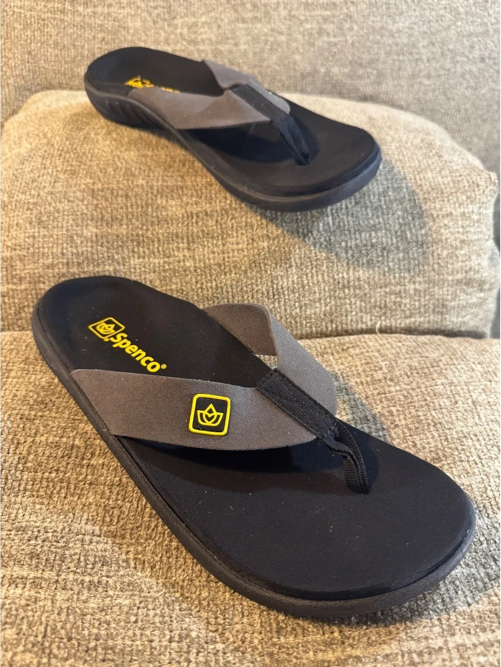 Spenco Women's Yumi Plus Orthotic Flip Flops Sandal Size 9 Black / Grey